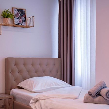 Village Bistro & Bar Fremdenzimmer Dettingen an der Erms Bagian luar foto