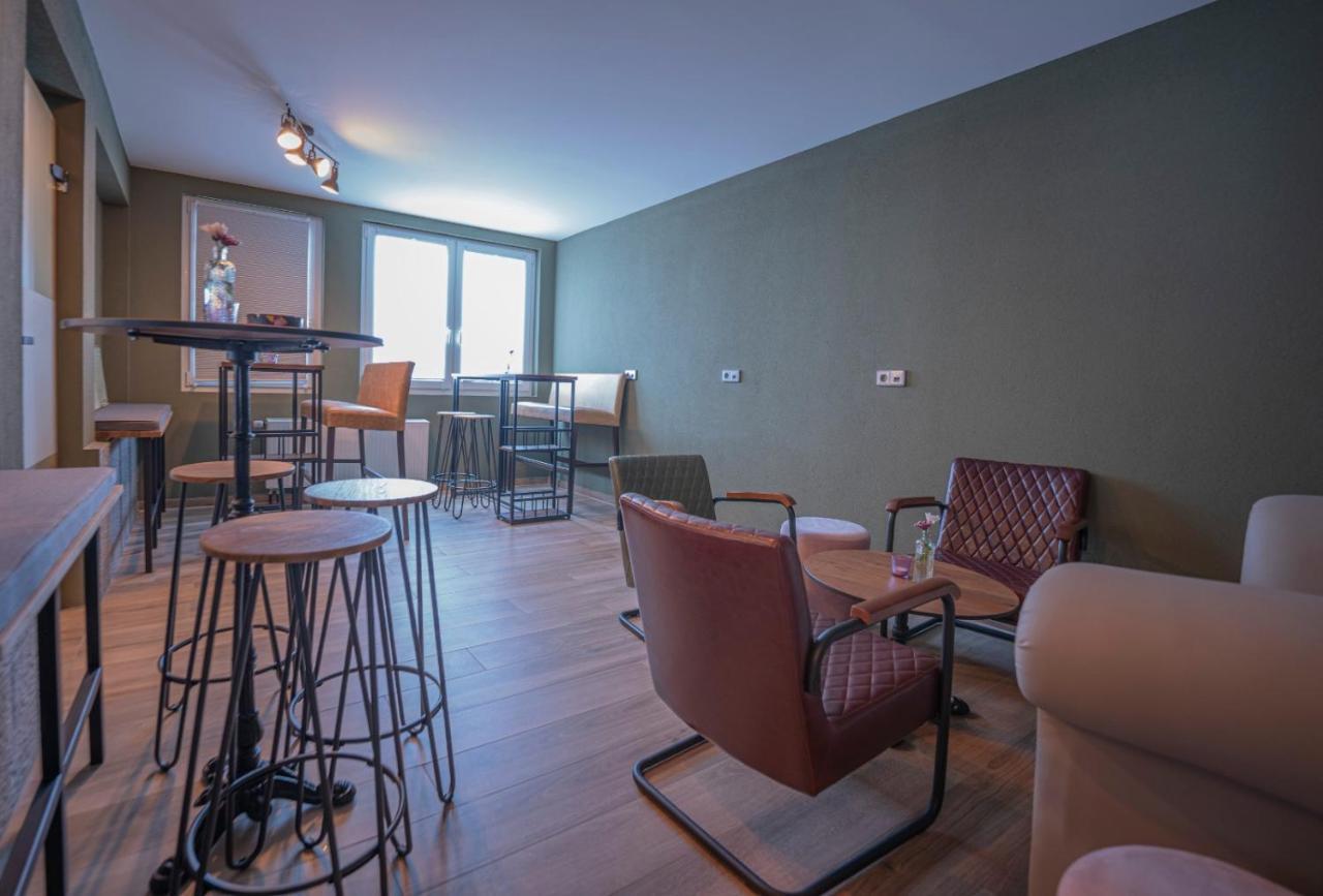 Village Bistro & Bar Fremdenzimmer Dettingen an der Erms Bagian luar foto