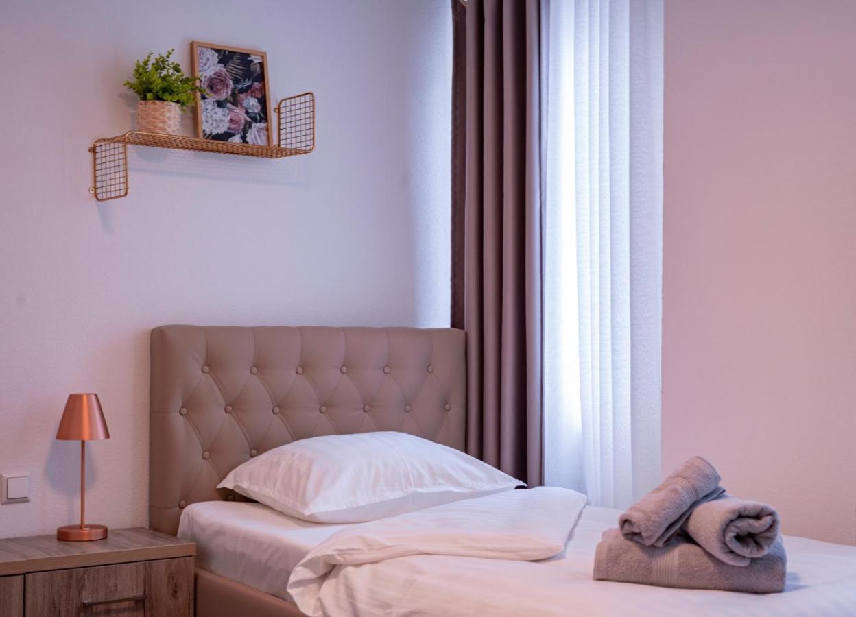 Village Bistro & Bar Fremdenzimmer Dettingen an der Erms Bagian luar foto