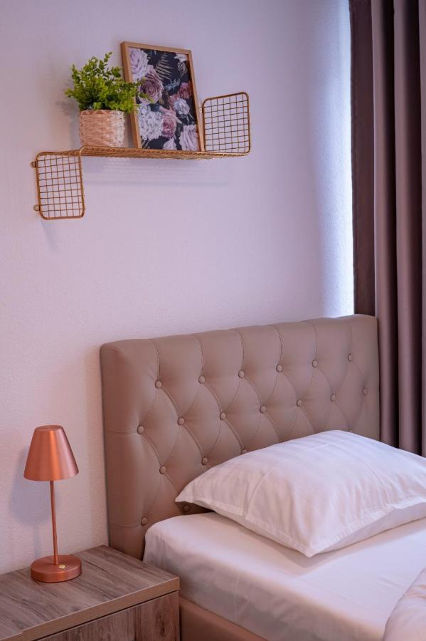 Village Bistro & Bar Fremdenzimmer Dettingen an der Erms Bagian luar foto