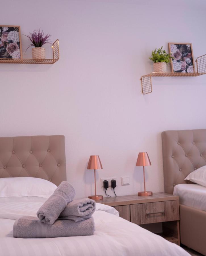 Village Bistro & Bar Fremdenzimmer Dettingen an der Erms Bagian luar foto