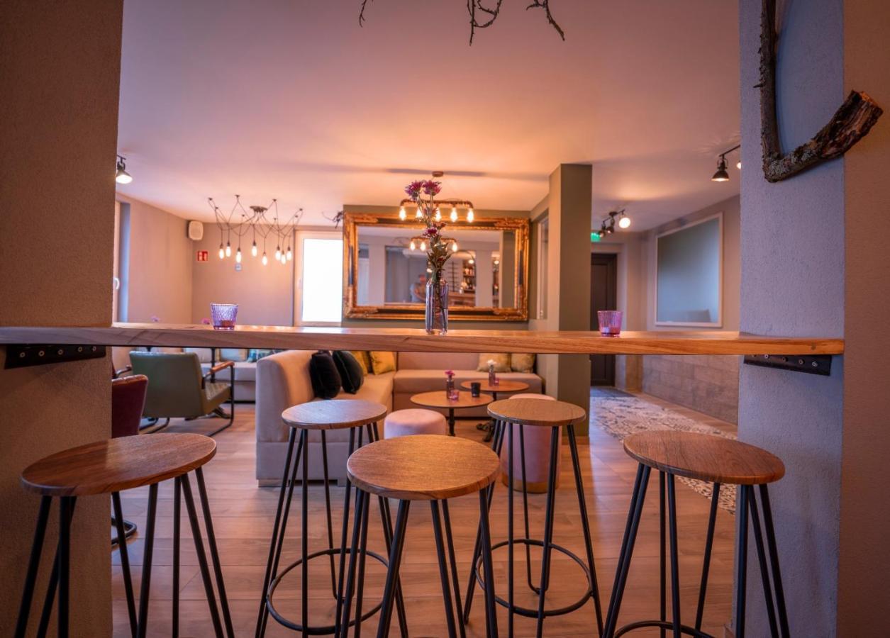Village Bistro & Bar Fremdenzimmer Dettingen an der Erms Bagian luar foto