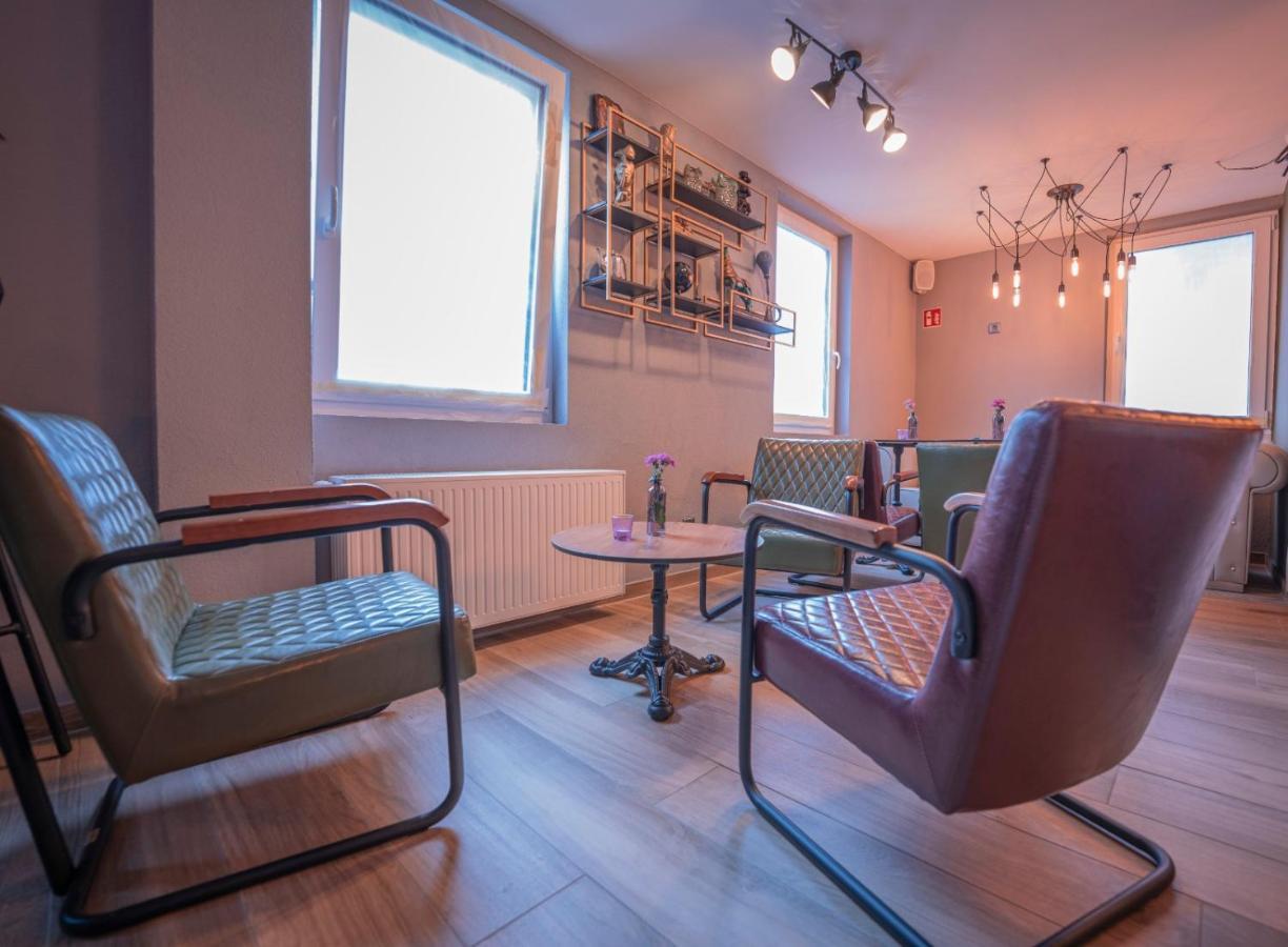 Village Bistro & Bar Fremdenzimmer Dettingen an der Erms Bagian luar foto
